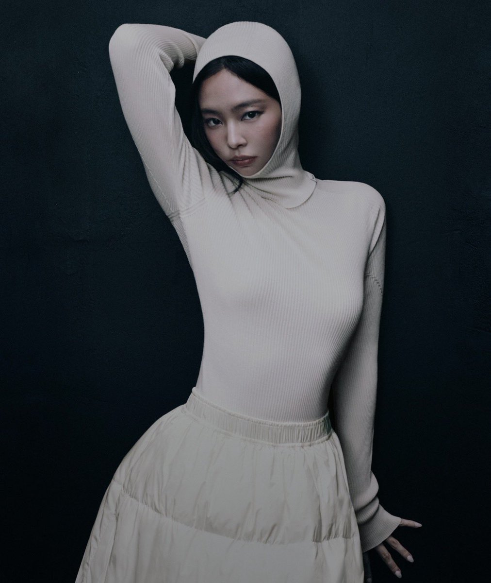 jenniescharts's tweet photo. JENNIE has spent over 20 weeks in the Top 10 of Billboard Hot 100 becoming the first K-pop soloist to achieve this milestone in the chart’s 68-year history https://t.co/DLbQM32SBs