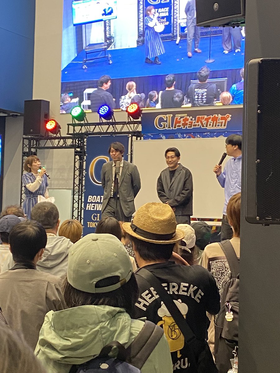 kudira12's tweet photo. とろサーモンさんとオズワルドさんのイベント観覧に久々に平和島競艇場へ🚤
競輪場はほぼジジイばかりだけど平日なのに競艇場は若者グループも多かった
勝てばチェキを撮れるジャンケン大会も舟券も散々だったけど楽しかったのでヨシ
前に来たのいつだっけと調べたら11年前のミレニアムガールズだった https://t.co/RJMZdeGKP8
