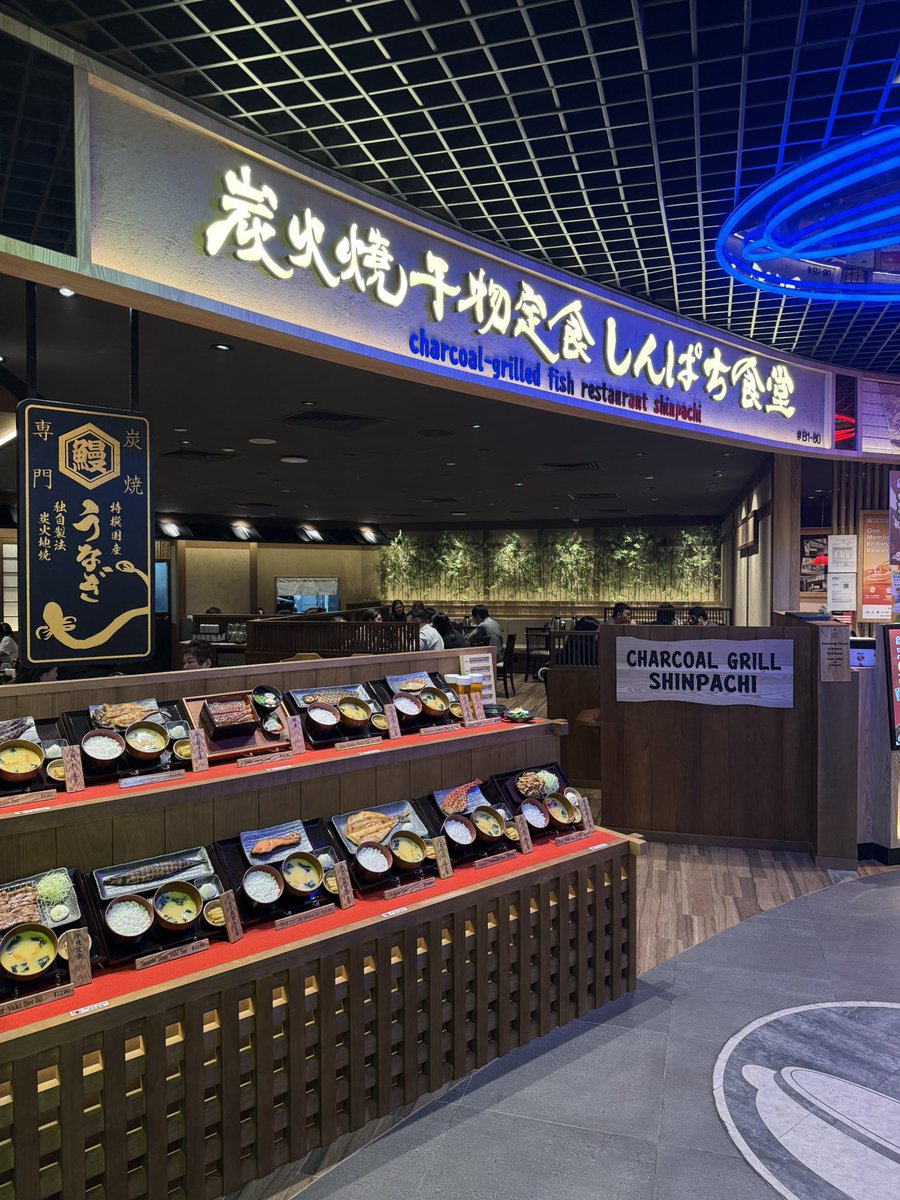 beavis28's tweet photo. 日本でも話題になっているしんぱち食堂。
シンガポールのSerangoonにも出来てたので試しに行ってみましたがめちゃくちゃ安いですね。これは近くに出来たら通うな。。 https://t.co/XuI0FgsktZ