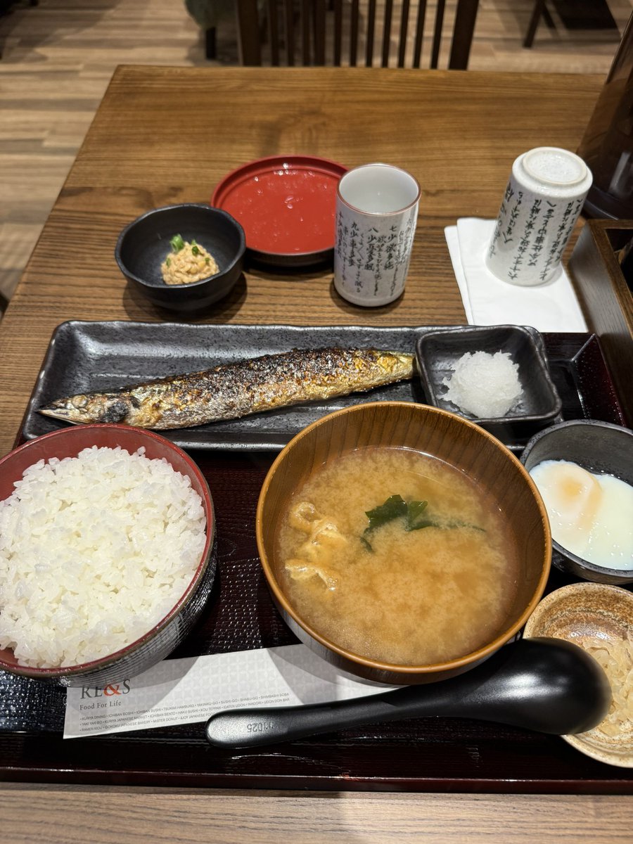 beavis28's tweet photo. 日本でも話題になっているしんぱち食堂。
シンガポールのSerangoonにも出来てたので試しに行ってみましたがめちゃくちゃ安いですね。これは近くに出来たら通うな。。 https://t.co/XuI0FgsktZ