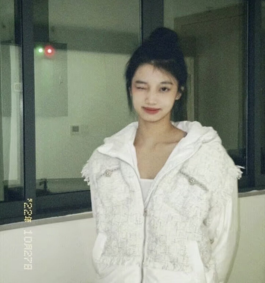 lily_a2omay's tweet photo. シジェちゃん(07生まれ)は超エリートですよ。

上海出身で、あの中国トップクラスの上海戯劇学院(シーウェイちゃんなど)出身。

カリフォルニア芸術大学(全米で1.2位を争う評価、学費は年間約1000万円)に通っていた。

上海戯劇学院の後輩曰く、あのお姉さんは絶対にもっと上に行くべき人、とのこと。 https://t.co/IL486yQeJQ