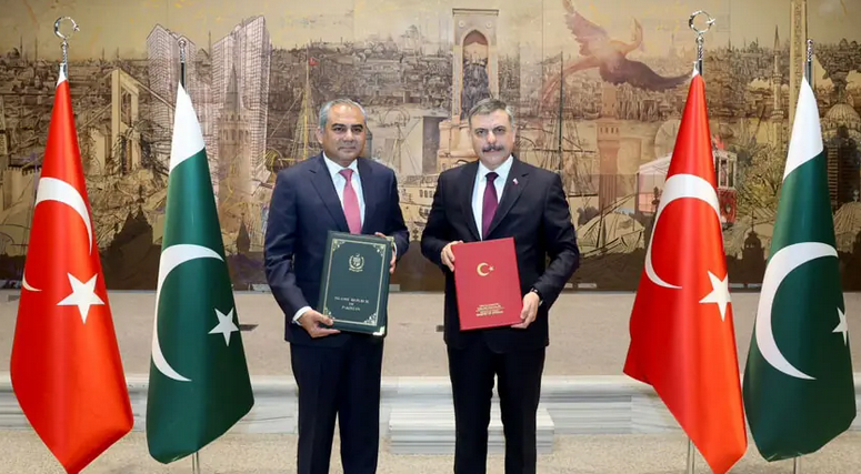 rukhsar413186's tweet photo. Pakistan and Turkiye on Friday, 09 Oct 26 signed an agreement to enhance cooperation in combating terrorism, narcotics trafficking and organised crime and agreed to establish a Joint Working Group to strengthen collaboration between their interior ministries. https://t.co/8Y0DjCvWNp