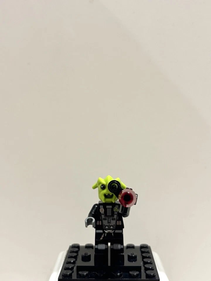 infinitybricks8's tweet photo. Take your space adventures to the next level with this genuine LEGO Space Police III Alien Rench minifigure🛸

#LEGO #LEGOminifigures #LEGOcollection #LEGOcommunity #LEGOaddictAFOL #LEGOreseller #LEGOforsale #LEGOSpace #SpacePolice #AlienRench #SpacePoliceIII https://t.co/5xr0MvgWmt