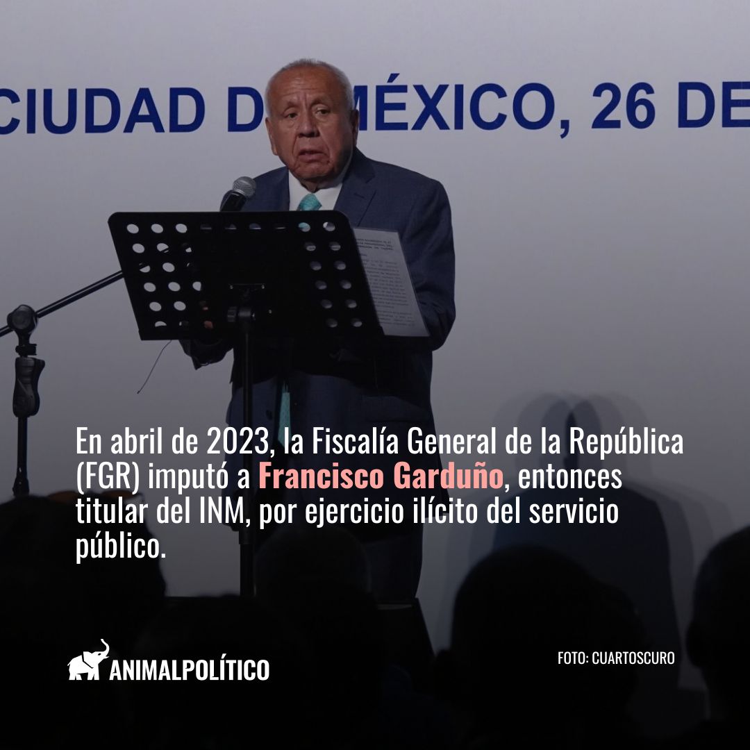 Pajaropolitico's tweet photo. 🔴 De la muerte de 40 migrantes bajo llave a un puesto en la SEP. Pese a las omisiones en la tragedia de Ciudad Juárez y su vinculación a proceso, Francisco Garduño libró la cárcel y se integró al gabinete. 

https://t.co/ngorhbTqha https://t.co/Ige7hZkpee