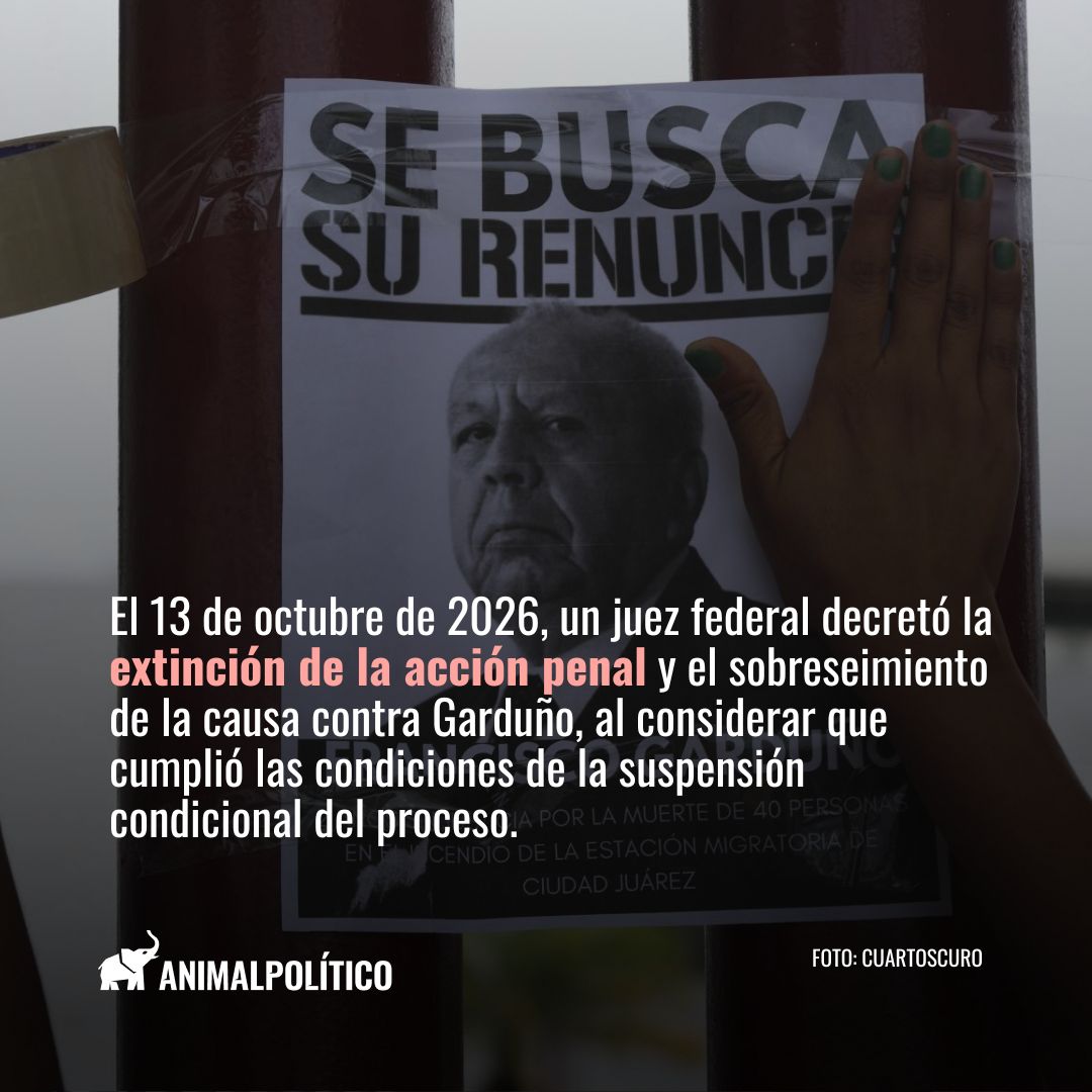 Pajaropolitico's tweet photo. 🔴 De la muerte de 40 migrantes bajo llave a un puesto en la SEP. Pese a las omisiones en la tragedia de Ciudad Juárez y su vinculación a proceso, Francisco Garduño libró la cárcel y se integró al gabinete. 

https://t.co/ngorhbTqha https://t.co/Ige7hZkpee