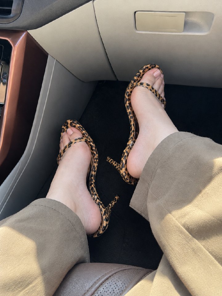 VelvetRebelGirl's tweet photo. #تصويري #العناية_بالقدمين #جمال_القدمين #طلاء_الأظافر #سعودية_متمردة https://t.co/E57YLWuhBN