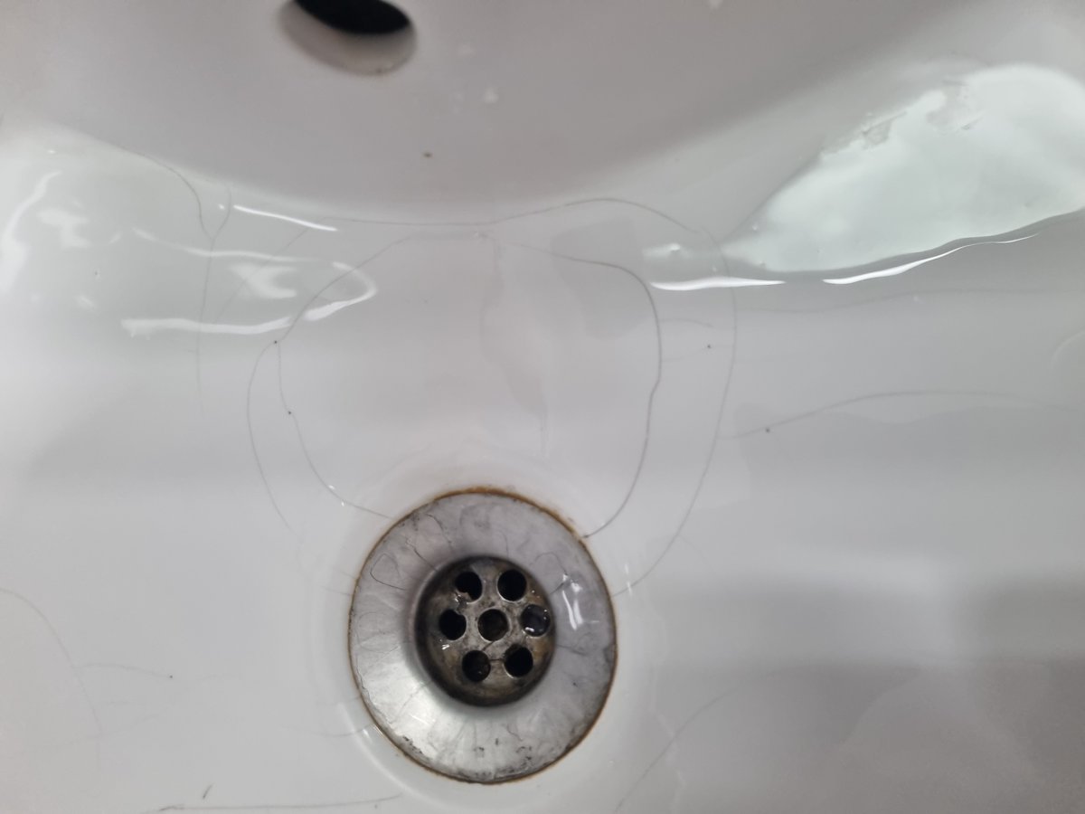 JordenJigmie's tweet photo. Dear @Hindware_India, what would be an approximate life of  an ITALIAN COLLECTION bathroom / sanitary ware. Mine is developing cracks by itself in one of them where as others are fine.
It's been almost 7 years since we fitted now dont ask me the receipt. https://t.co/628VJ7g3uj