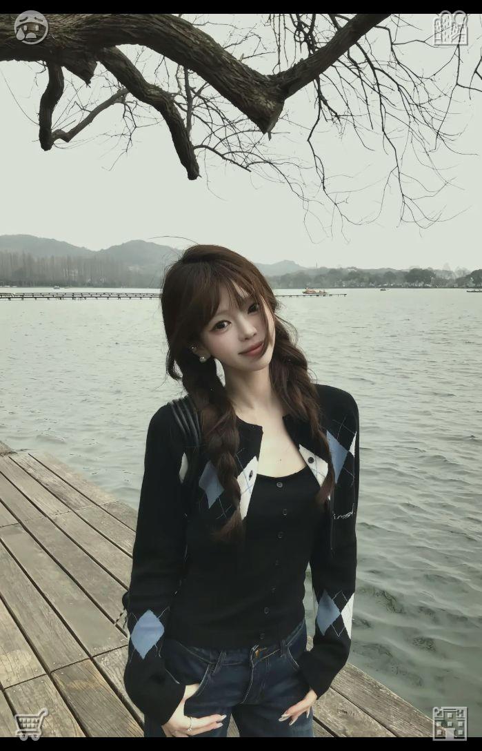 nongmuwon's tweet photo. Discover beauty in every ordinary instant. The sun had climbed further by now, throwing shorter shadows, the air turning warmer, and Clara rose to her feet, extending her arms overhead, feeling renewed, prepared to meet the day ahead, no matter what it might hold. https://t.co/kuddp0D9dR