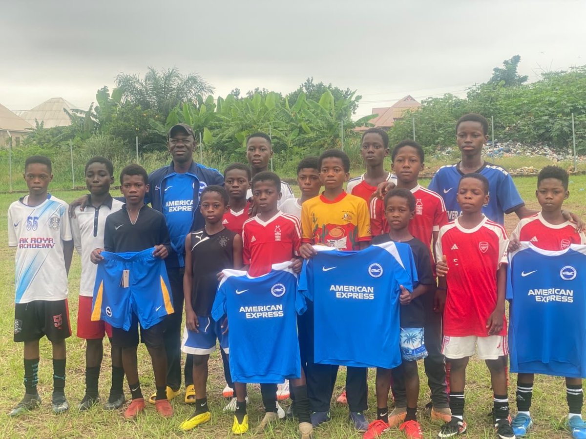 KitAid's tweet photo. 🌍⚽ Great to see these Brighton kits in Ghana! 🇬🇭💙🤍 Even better to see these players proudly wearing and using the kit! 🙌🔥

#Brighton #Ghana #Football #Seagulls #FootballCommunity https://t.co/WzgyNGCurQ