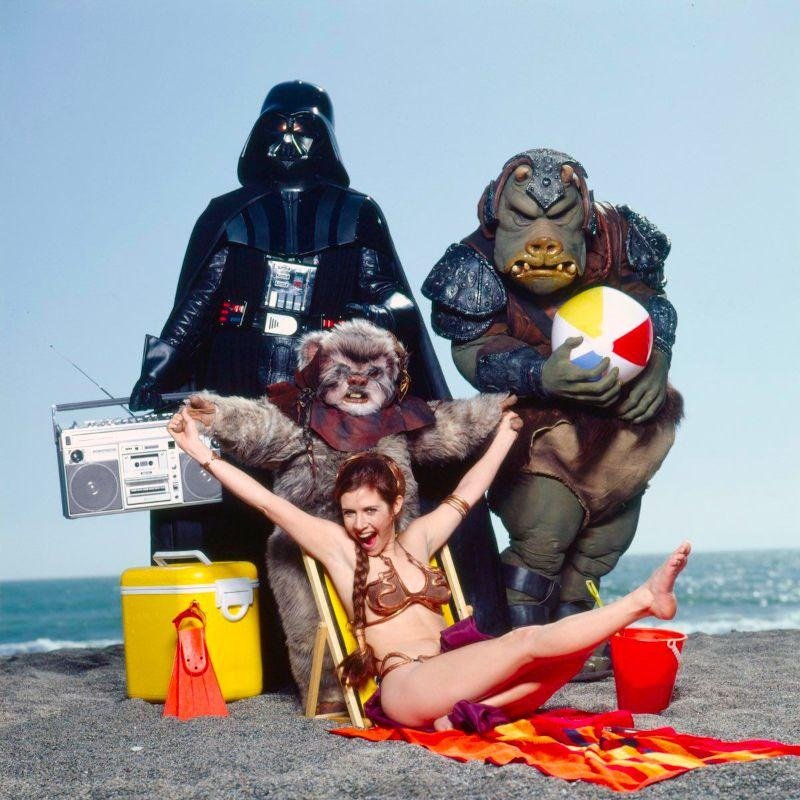 SF_Anarchist's tweet photo. Leia and the gang after getting fucked up on Jabba's secret stash of Deathsticks. 

#StarWars #BeachParty #GoodTimes https://t.co/yQcNTTrDHQ