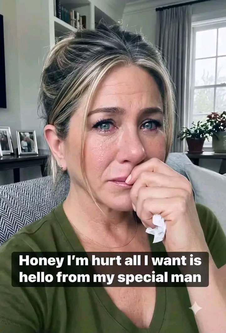 Jenniferaniopvp's tweet photo. Can i get a text from you 💓🥺 https://t.co/QwxzAS55X6