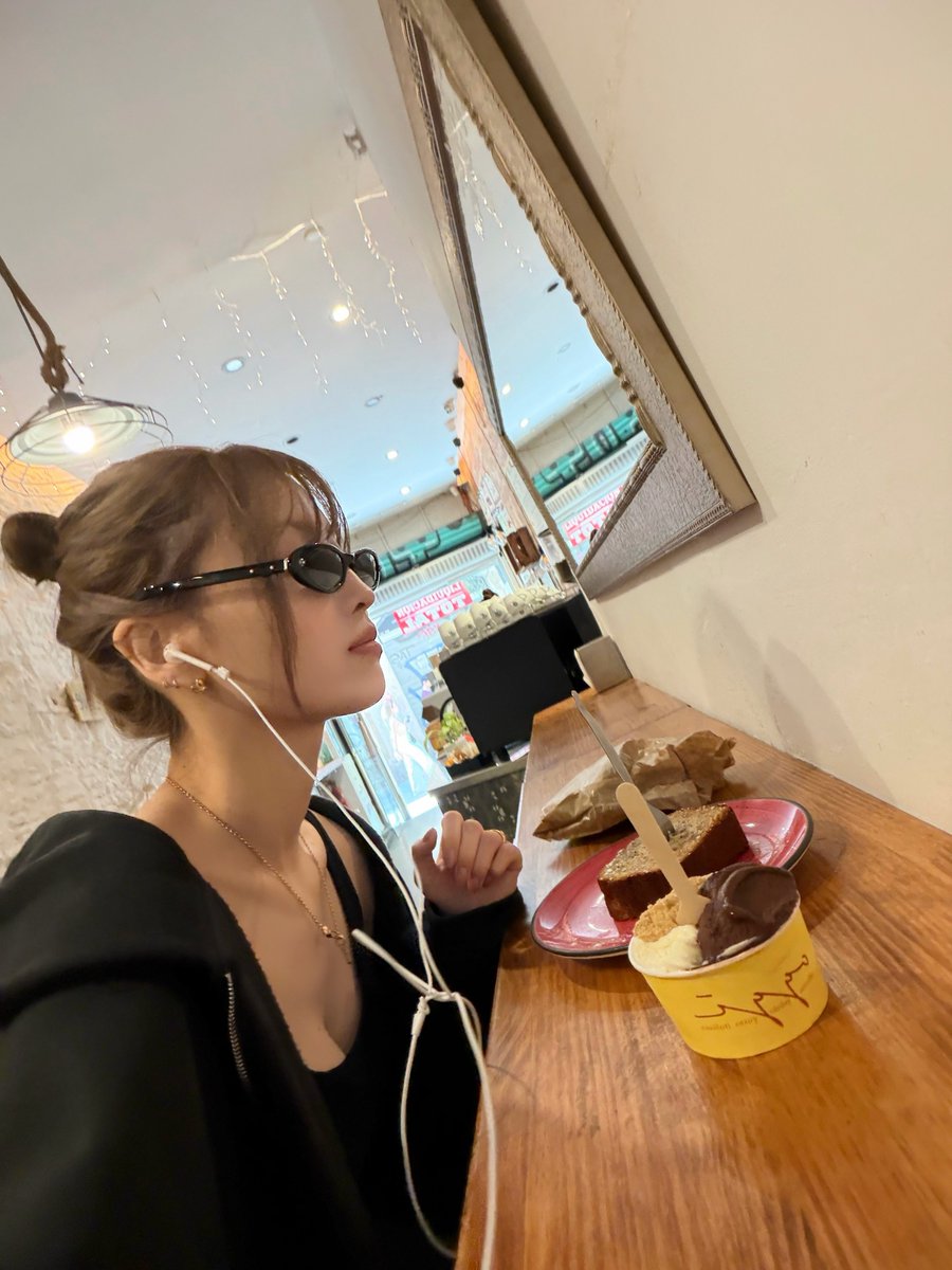 heireimomo's tweet photo. enjoying the weather in Lisbon and Barcelona  by take a walk to get sun bath and grab some food. https://t.co/UPmSJ60JA1