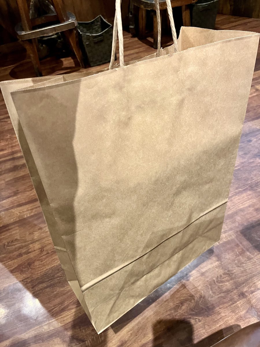 r72_0_s's tweet photo. グラサイキッチン　キャンバスアート交換✍️
・石版やピンバッジは交換してなくてもOK キャンバス交換済みの印だけつけて、スタンプカードは回収されない
・キャンバスとイーゼルが余裕で入る紙袋を貰える

紙袋はお店側のご厚意で用意してくれてるみたいなので本当に感謝　いつもありがとうございます https://t.co/dB6v9OHTMS