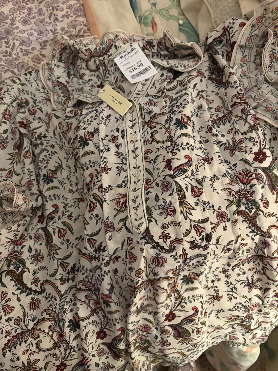 CourtneyGrurzi's tweet photo. New top 🎽 https://t.co/mlhOdDDm0P