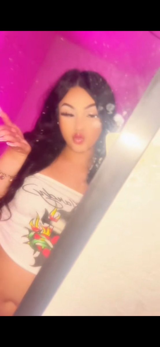 yourfavtrans303's tweet photo. Who u still hit if u found out I was trans?🙈🏳️‍⚧️ https://t.co/CXQkKrGSVT