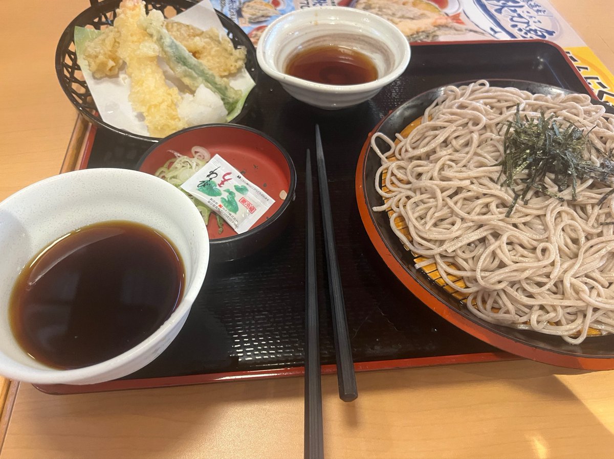 Xt549's tweet photo. @gvCFzwOiEh92994 お疲れ様ご褒美に蕎麦屋に連れて行ってやろう https://t.co/VQNFDnP7oI