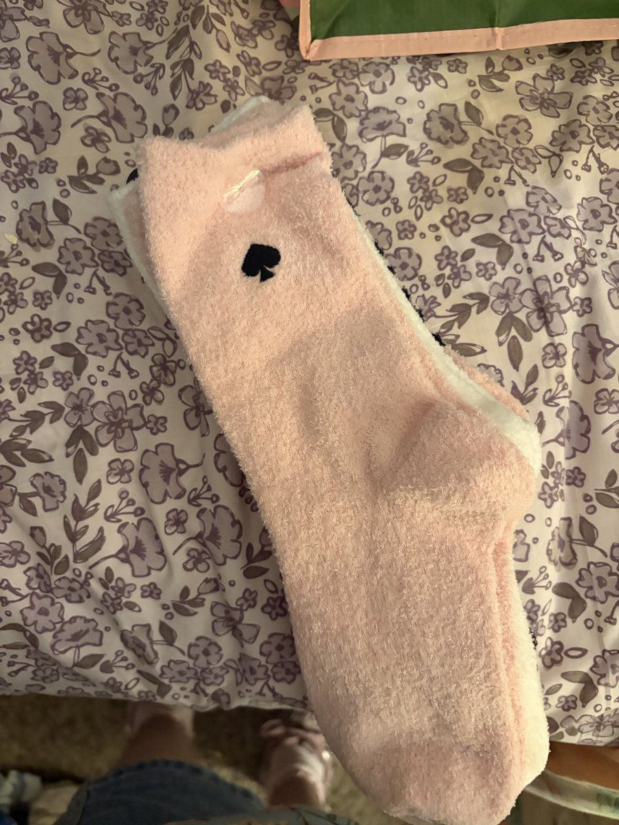 CourtneyGrurzi's tweet photo. Kate spade ♠️ socks 🧦 https://t.co/B5MbH86NfW