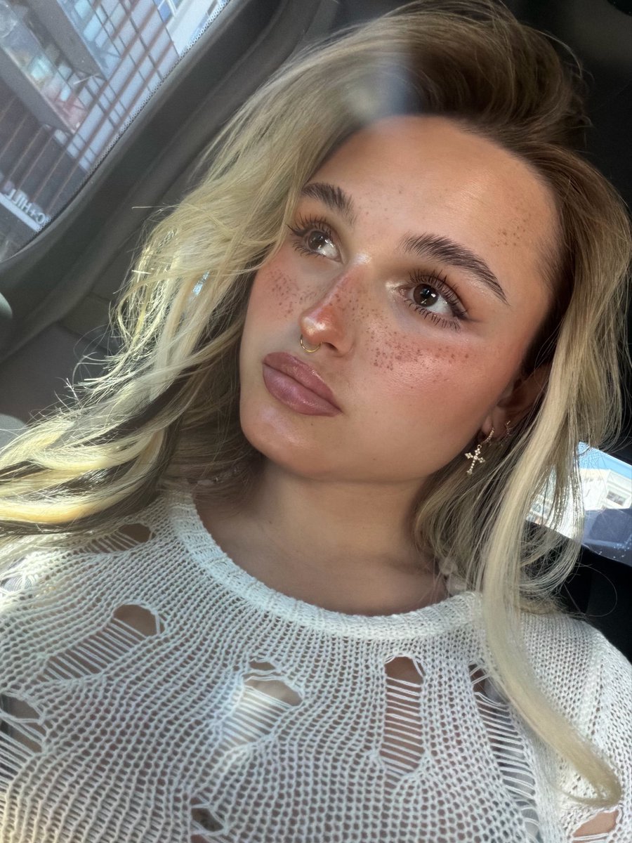 txjessyy's tweet photo. say hi if you ❤️ trans girls 🏳️‍⚧️✨ https://t.co/297HiB3KgY