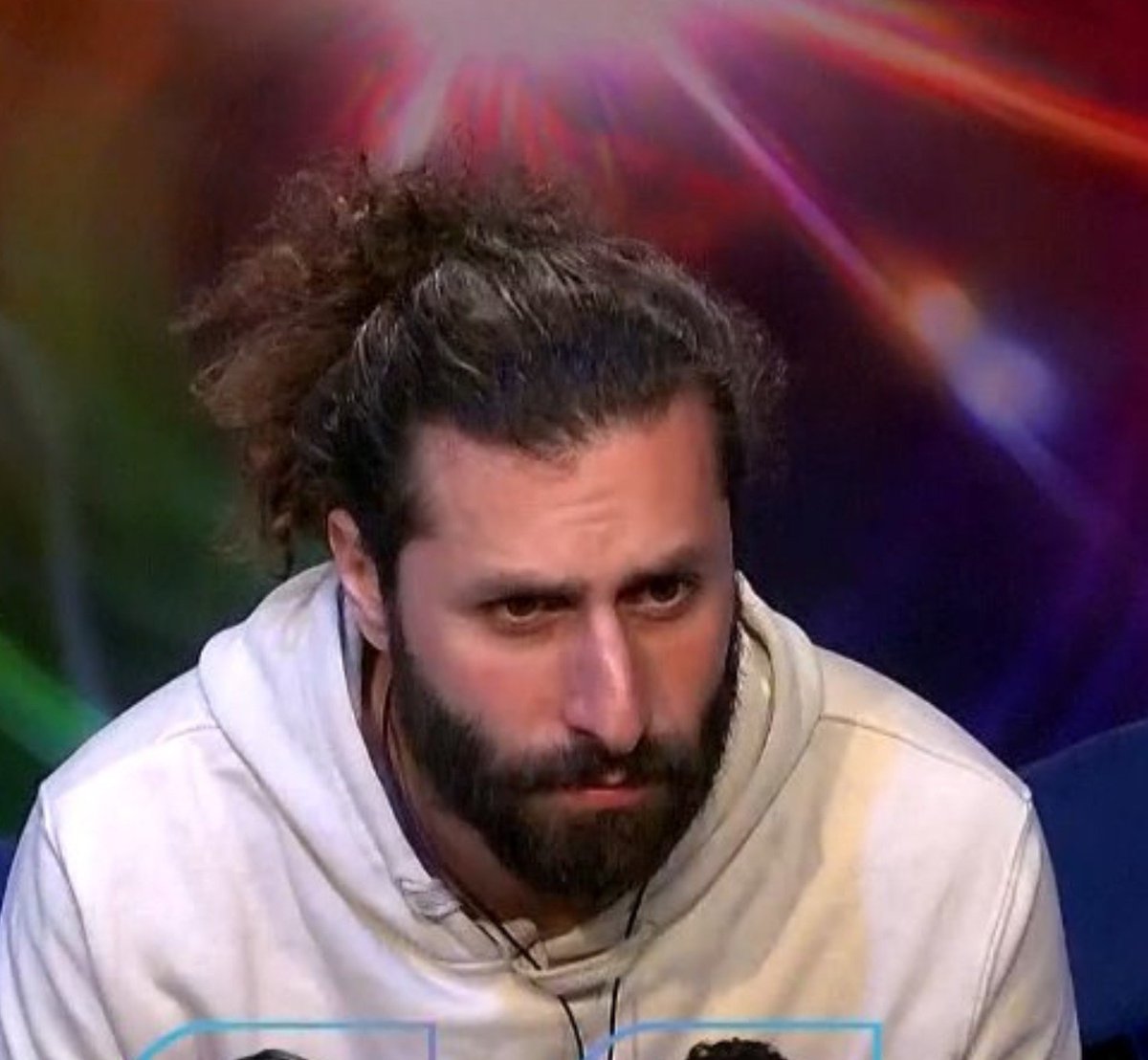 LaCataNetaa's tweet photo. La cara de un tipo que hace jugar el solo a la casa, que les genera show y contenido.

Siempre está activó, en mis libros el mejor de los hombres hasta hora en la forma de hacer jugar y dar show.

#GranHermanoUy https://t.co/yEn5oYqs5Q