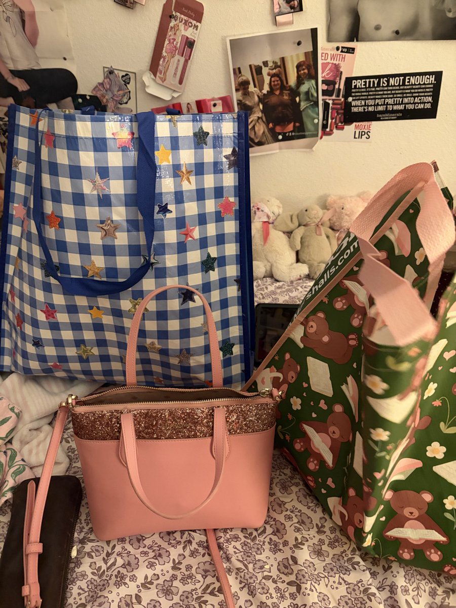 CourtneyGrurzi's tweet photo. Bags shopping 🛍️ https://t.co/MLZm7rdIfG