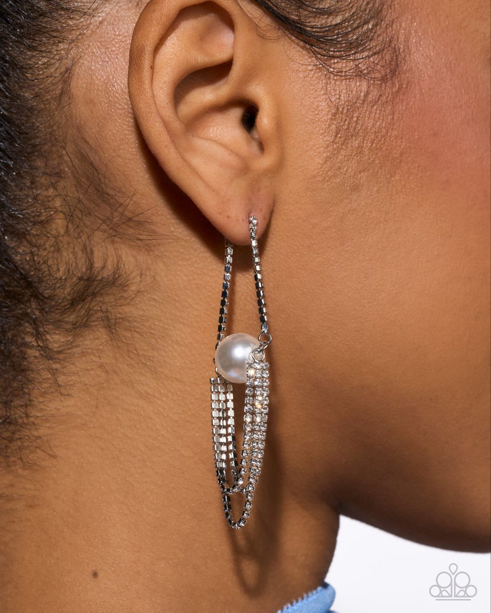 Goodnplenty69's tweet photo. Dainty Direction
She’s bold and beautiful all for $8 #pearls https://t.co/tGQw2Cey7L