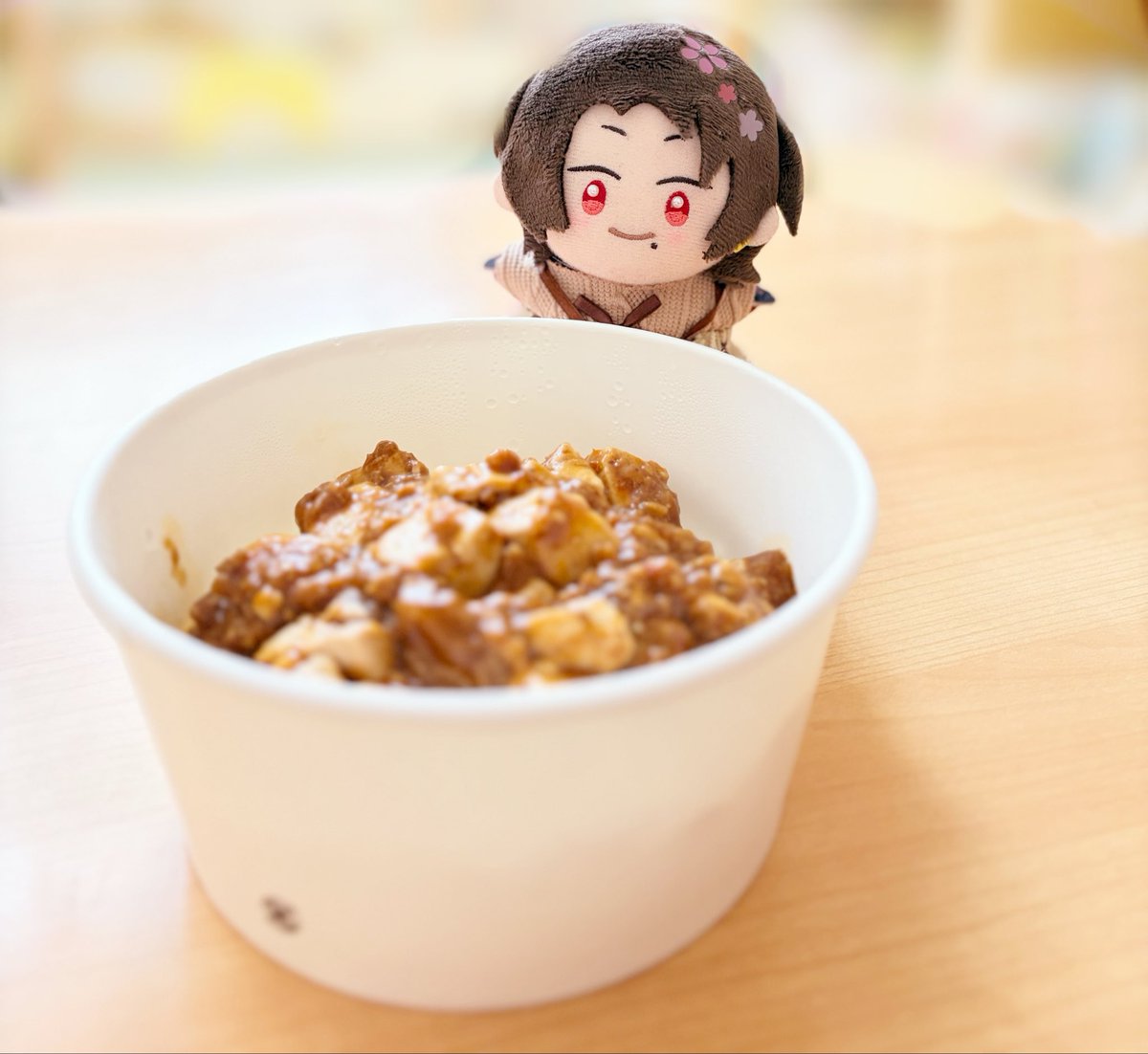 PL7en's tweet photo. 今日のお昼〜麻婆豆腐丼〜
#わんぱくぬいが見られるタグ
#ちびちゃんズ記録 https://t.co/t80ONhpGZ4