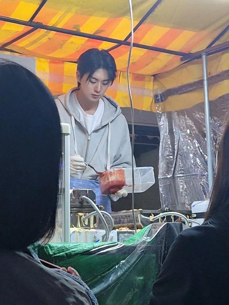gihaha78900's tweet photo. 광명 철산1동 붕은우님 근황

CU 광명시청로점 시청로 109 (철산동)
영업시간 : 오후4시 ~ 10시
철산역 4번도보 15분 거리

어제 저녁 9시 붕은우님 붕어빵 웨이팅 근황
앞으로 더 늘어날 것으로 예상됨 https://t.co/K0TM9lMnbN