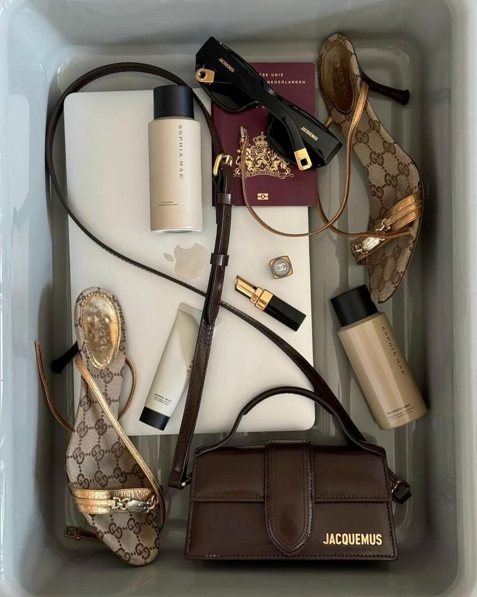 ceedemy's tweet photo. airport trays https://t.co/JxJFr2YTqP
