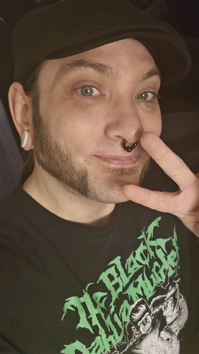 RagzlinDaBard's tweet photo. Dungeons and dragons tonight come kick it lets chat and roll a 20 with me. 

Hey yuckbags it's my first sub_tober I'm live and the circus is in town. Come enjoy the show drop a follow. https://t.co/RHhH9N8TyY @Twitch @SmallStreamersR #twitch #streamergames https://t.co/BIuuCDIY3v