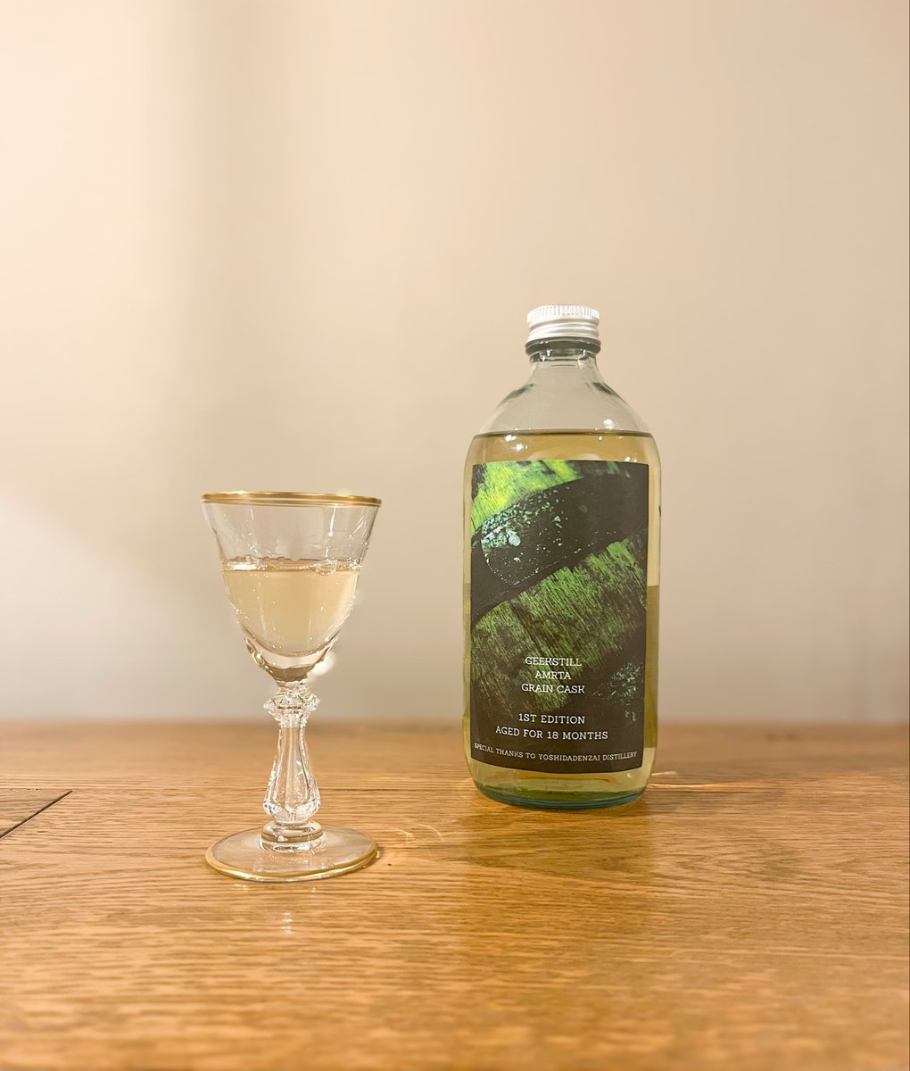 bar_rinkou's tweet photo. GEEKSTILL
AMRTA CASK AGED GIN GRAIN CASK 1st

山梨のクラフトジン蒸留所「GEEKSTILL」と
新潟の吉田電材蒸留所とのコラボレーションで生まれた
数量限定の樽熟成ジン

ウイスキーの甘い樽香とジュニパーベリーの爽やかな香りがバランス良く溶け合う

ストレート　ロック　濃いめの炭酸割りなどで https://t.co/vSUrwdJroa