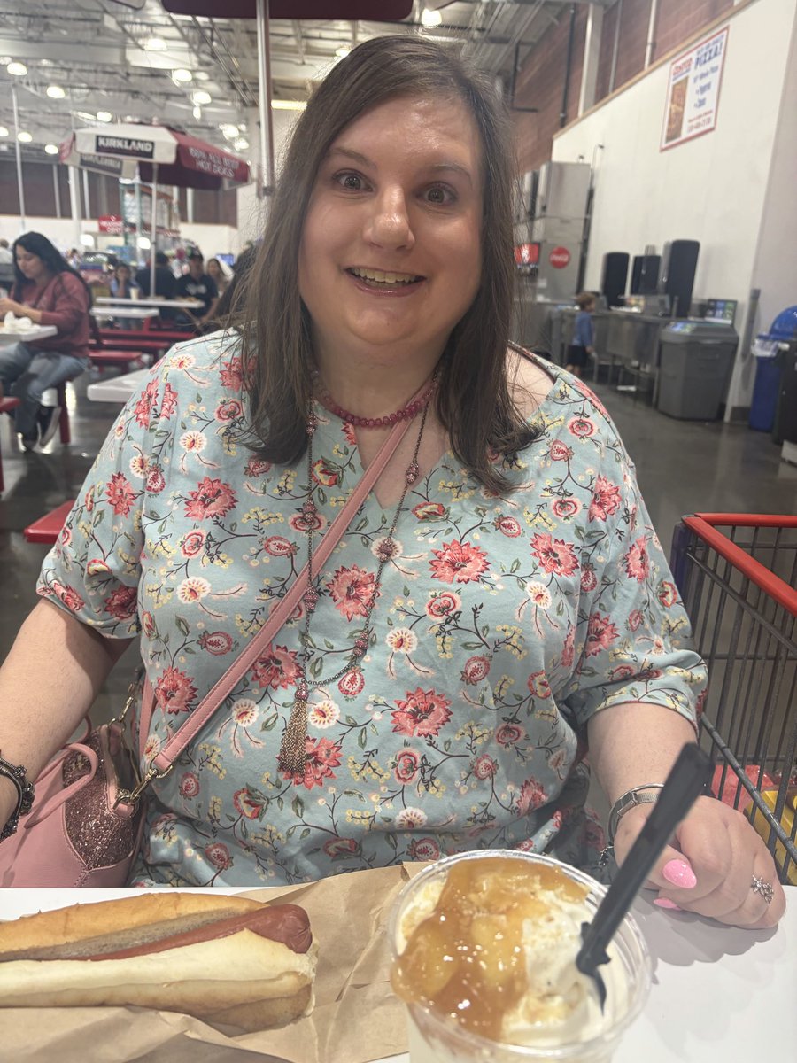 CourtneyGrurzi's tweet photo. Costco cafe 💗 https://t.co/3qjmB0tDdO