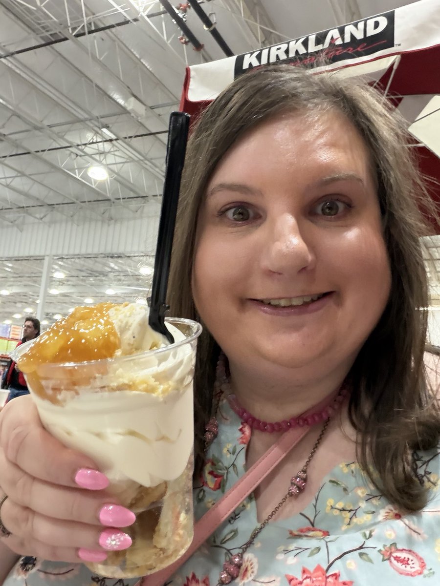 CourtneyGrurzi's tweet photo. Costco cafe 💗 https://t.co/3qjmB0tDdO