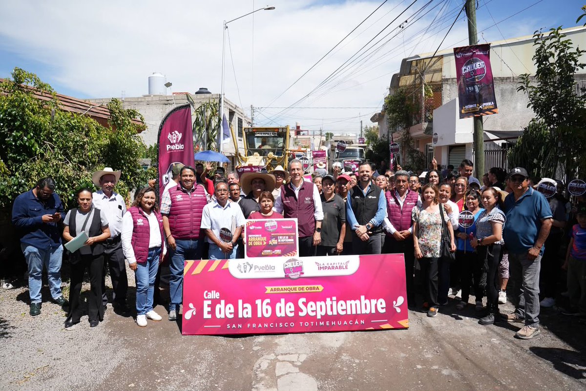 PoderPoliticoMx's tweet photo. #Local | “Nuestro compromiso es trabajar de manera cercana a la ciudadanía, invertir responsablemente los recursos públicos y ofrecer mejores condiciones de movilidad para las y los habitantes de Puebla Capital”, dijo el alcalde
https://t.co/GiZg1Twcb4 https://t.co/SlmmurxMON