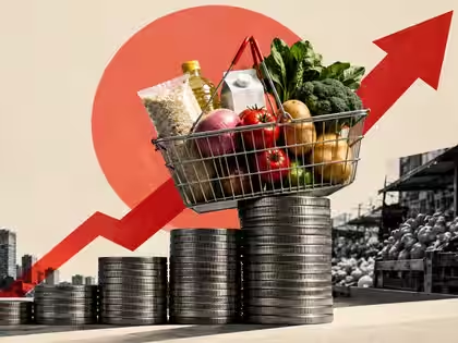 cabinet963's tweet photo. Wage growth (typical American) : 3.0% 
CPI inflation (September)              : 3.7% 
Real wage change                             :  -0.7%  

For every ₹100 they earned , Prices rose ₹123 worth. 

Every American worker is getting poorer in real terms. https://t.co/vyIaCiRTRF