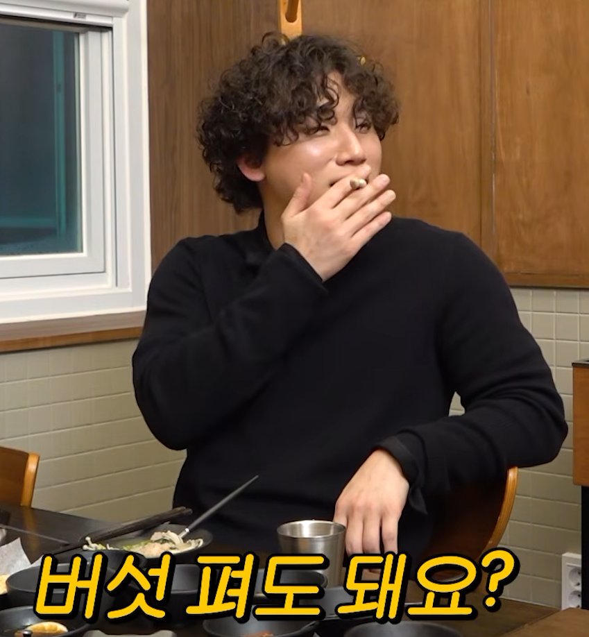 ABlooChii's tweet photo. A compilation Daesung holding random stuff as cigarettes🤭
I vote for #BIGBANG for #2026MAMAVOTE 🫶♥ https://t.co/cPbFfZaEIY