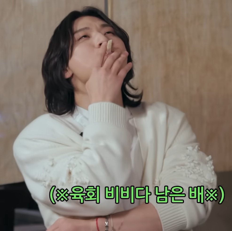 ABlooChii's tweet photo. A compilation Daesung holding random stuff as cigarettes🤭
I vote for #BIGBANG for #2026MAMAVOTE 🫶♥ https://t.co/cPbFfZaEIY