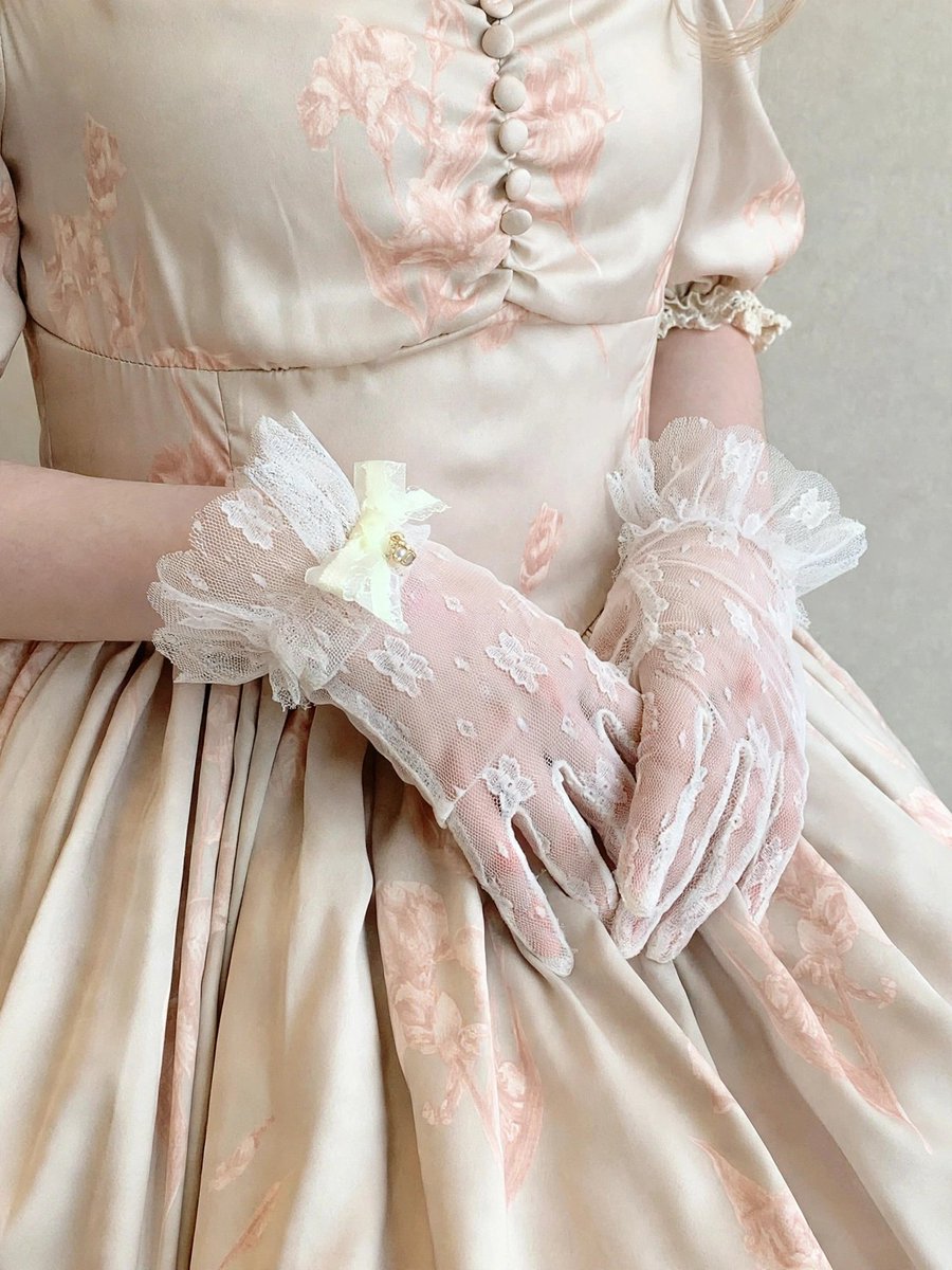 samxora's tweet photo. Lace, bows &amp; all things delicate 💌 https://t.co/mB0T6zNWuU
