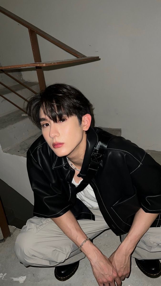 MOSHIMXX's tweet photo. จริงๆแล้ว กษิบุ๊ค เป็นคนหล่อนะ หล่อมากๆๆๆเลยแหละ นี่พูดกับเพื่อนตลอด ว่าตัวจริงหล่อมาก แต่มันติดตรงบุ๊คหน้าหวาน ตาใส ตาแป๋ว และการทำตัวบ๊องๆ มันเลยทำให้ติดมองว่าน่ารักมาตลอดและตลอดไป 🫪 https://t.co/E1LHxjk19K