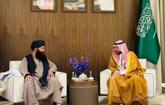 jyofb0's tweet photo. وزارت آب و توانائی:

مولوی محمد یونس اخوندزادہ نے اپنے سرکاری دورۂ سعودی عرب کے دوران سعودی وزارت توانائی کے نائب وزیر محمد ابراہیم سے ملاقات کی۔ https://t.co/6JhUl2UAel