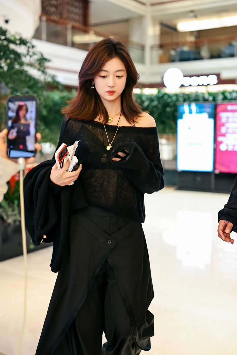 sunqiandaily's tweet photo. 261015 Sun Qian after #TheEarlySpring  seminar

#SunQian #孙千 #손천 https://t.co/5xa8cdHibd