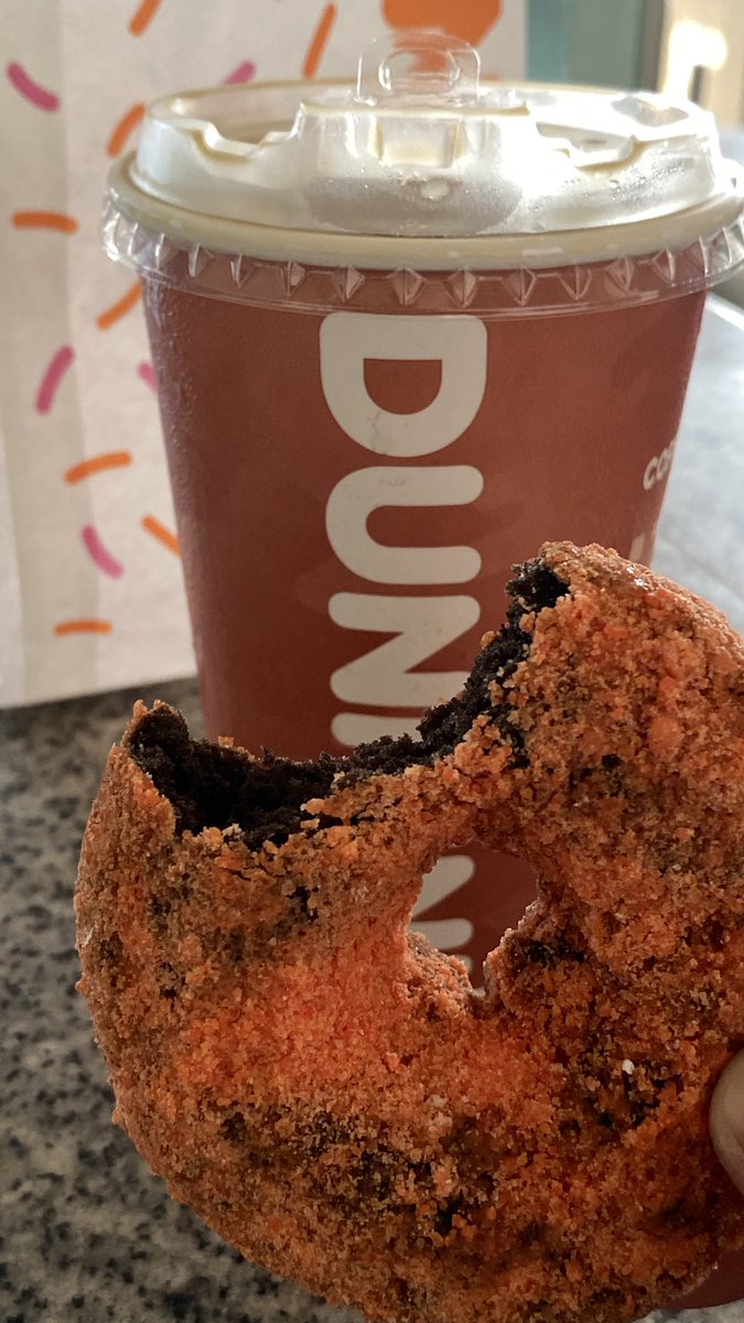 _dabeeevinnn's tweet photo. Live, love, dunkin https://t.co/J34AMIQ65D