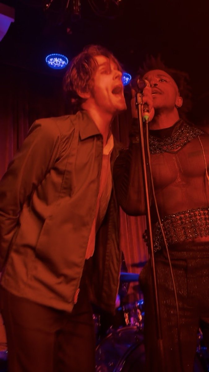 iMPENDiNGGLOOM's tweet photo. does anyone know who this guy is too https://t.co/rtle0xGOc1