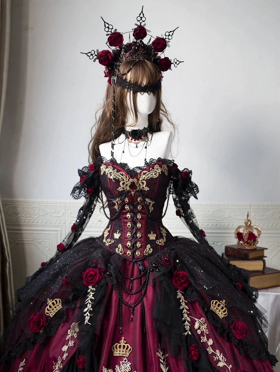 samxora's tweet photo. Blindfold on, crown on Can't see the world, but ruling it anyway https://t.co/4xqlppdJlI