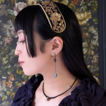 abilletage's tweet photo. 【商品紹介】
10月ピックアップブランド:Lilly
@nekolilly

◇宝石スプーンピアス・イヤリング(王冠アンティークゴールド)
¥1,650-
🛒🔗https://t.co/lNhRUvPDch

ビジューをすくい取ったようなスプーン型のピアスやイヤリング、１本のお値段です。

🌟イヤリング⇔ピアス変更可能

《お取り扱いは10/31まで》