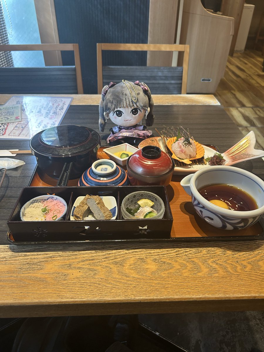hq_px6's tweet photo. #ふるっぱーと全国ツアー2026 
かれんたんと鯛めし膳いただきます😋 https://t.co/59T6eUH31g