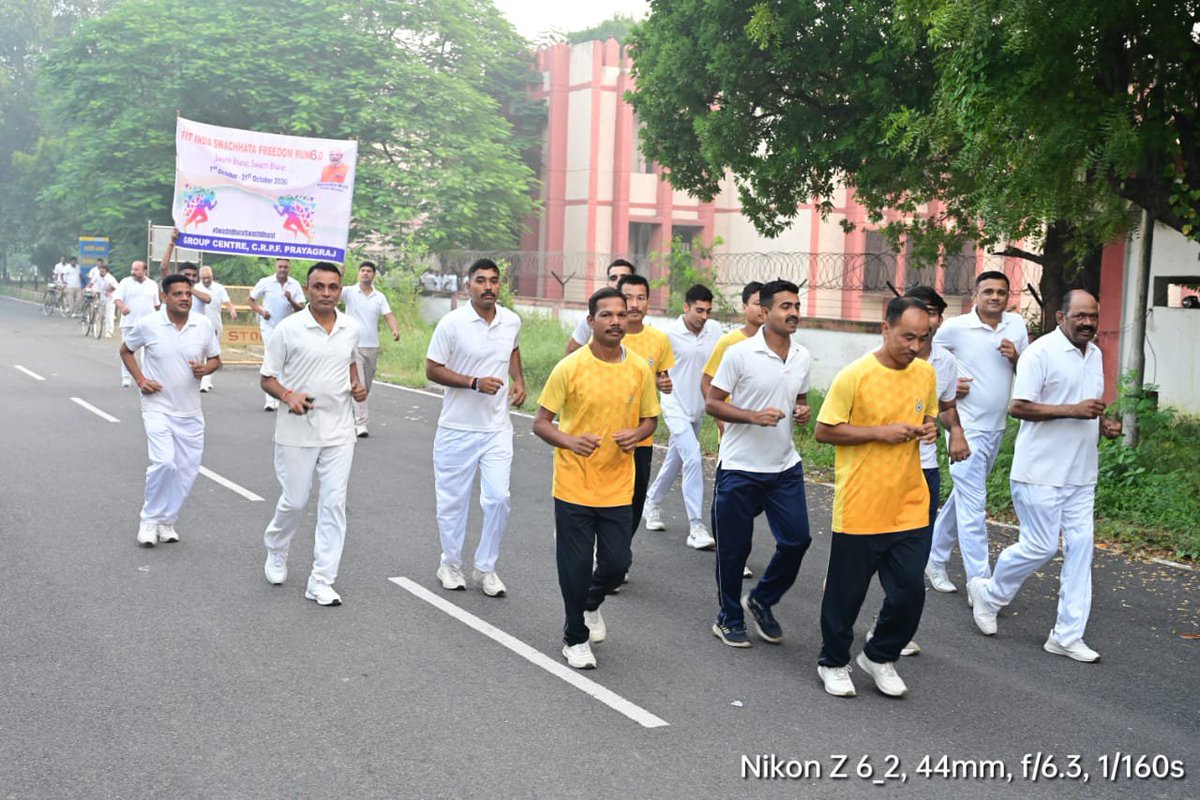 CRPF_GCPRYJ's tweet photo. Group Centre, CRPF, Prayagraj is organizing daily running and various physical activities under the Fit India Freedom Run 7.0–2026. Its objective is to promote fitness, health, and an active lifestyle among personnel.
#fitIndia https://t.co/gW0K3R0Z7x
