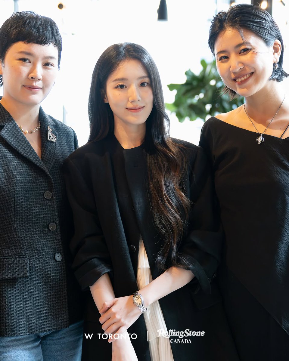 SH0106_archive's tweet photo. 261015 Rolling Stone Canada 인스타 #슈화

Captured during #TIFF with the cast and director of Happily Ever After.

🔗https://t.co/Yh3MfrEXZZ

#IDLE #아이들 #アイドゥル
#SHUHUA #舒華 #シュファ https://t.co/GsFMEqQS48