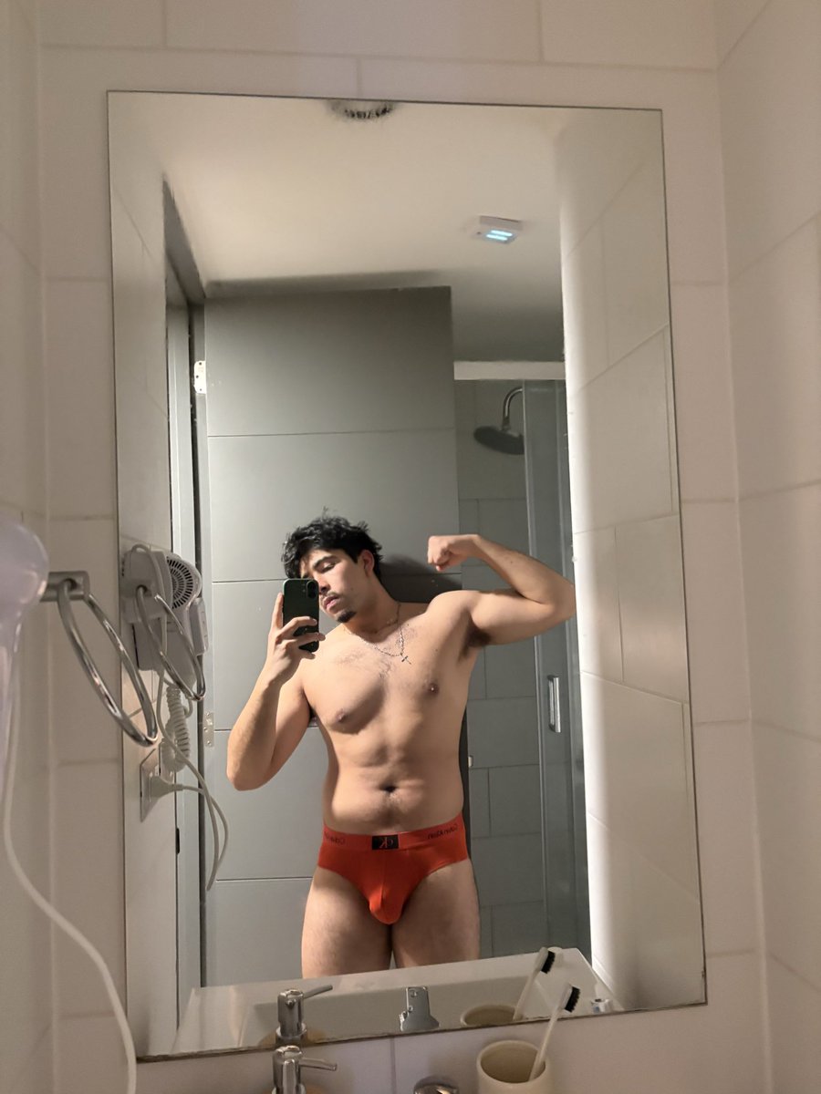 J_joaco_'s tweet photo. Do you like red? ❤️ https://t.co/SnilR7Qiy5