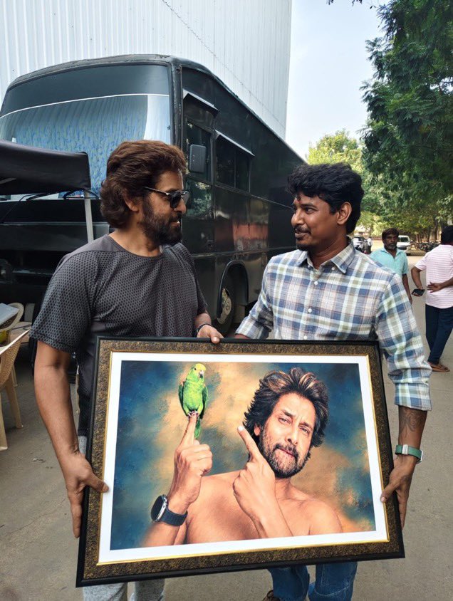chiyaanarchives's tweet photo. Chiyaan with his fan, @Udhay_uk_cool. 🫶🏻
Such a lovely moment! 
@chiyaan #ChiyaanVikram https://t.co/Bfrk8vVOJp