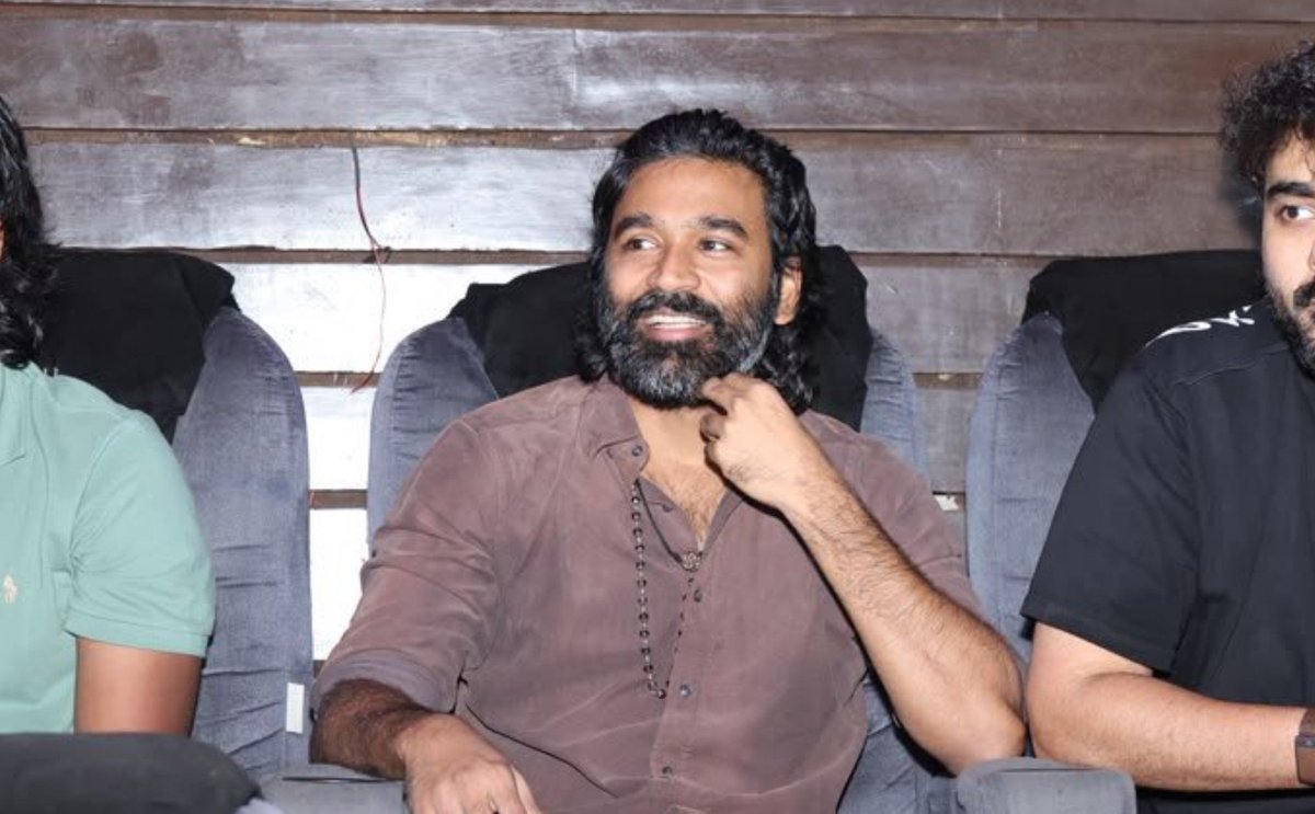 Prushoth_17's tweet photo. Thalaivar kaaga sontha padatha postpone pannitu, Adhe thalaivar padathuku FDFS poirukaaru, nee unmaiyaave OG fan than nae @dhanushkraja 😭🔥🔥 https://t.co/LChKEYovWd